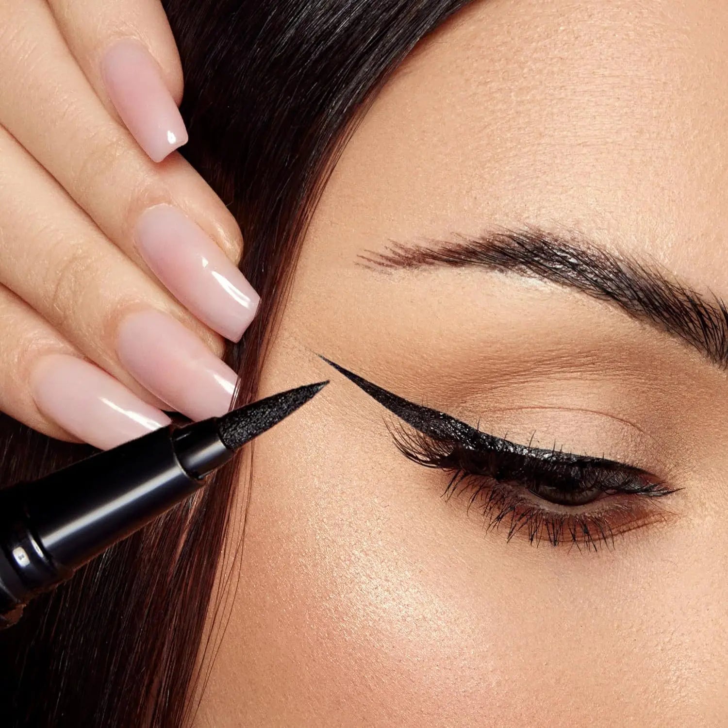 Delineador de Ojos Waterproof Punta Fina